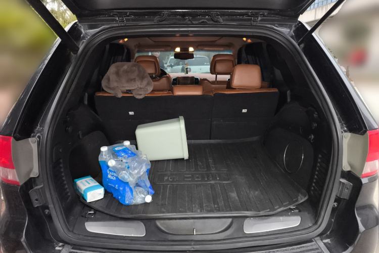 Used Jeep Grand Cherokee 2012 5.7L Flagship Prestige Edition
