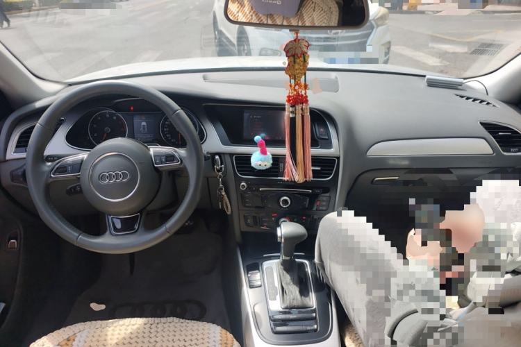 Used Audi A4L 2013 35 TFSI Automatic Standard Model Center Console