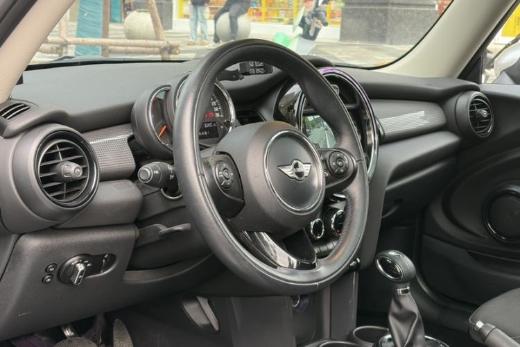 Used MINI MINI 2016 1.5T COOPER Avant-Garde
