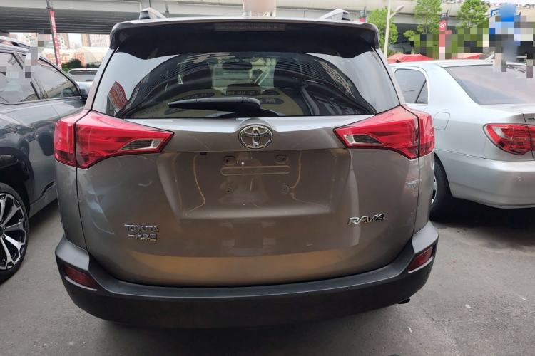 Used Toyota RAV4 2015 2.0L CVT Two-Wheel Drive Fashion Edition Rear