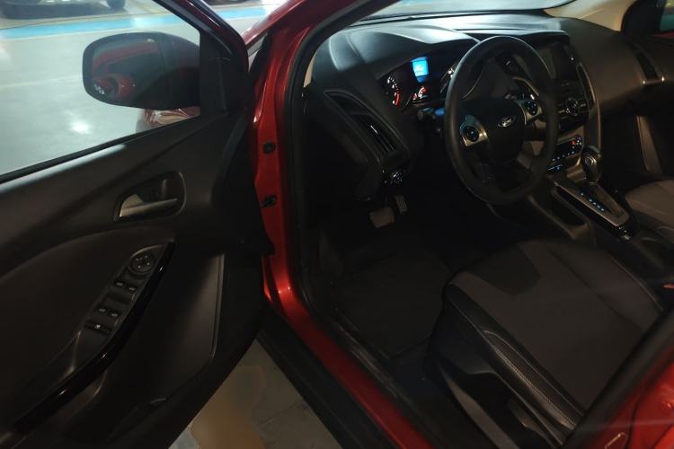 Used Ford Focus 2012 Hatchback 1.6L Automatic Fashion Edition Driver Seat