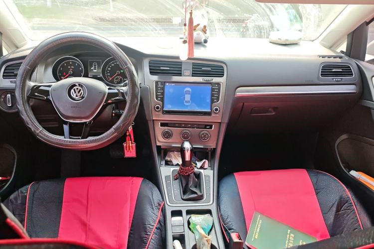 Used Volkswagen Golf 2015 1.6L Automatic Comfort Model Center Console