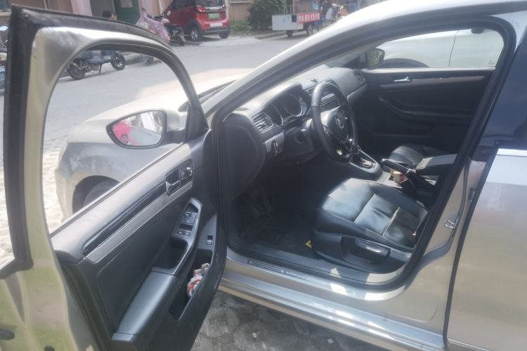 Used Volkswagen Sagitar 2017 180TSI Automatic Luxury Edition Driver Seat