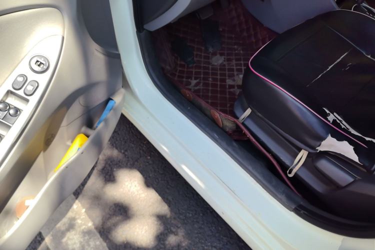 Used Hyundai Verna (older generation) 2014 1.4L Automatic Leading-Edge GLX Driver Seat