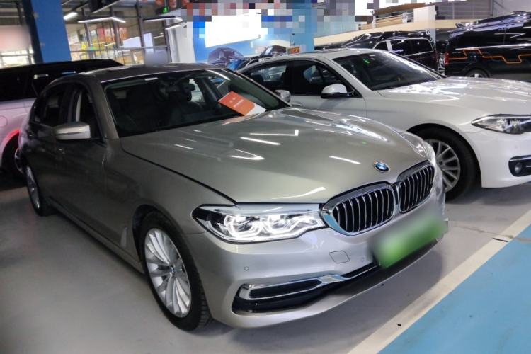 Used BMW 5 Series New Energy 2020 Mileage Upgrade Version 530Le Luxury Package Front Right 45 Deg
