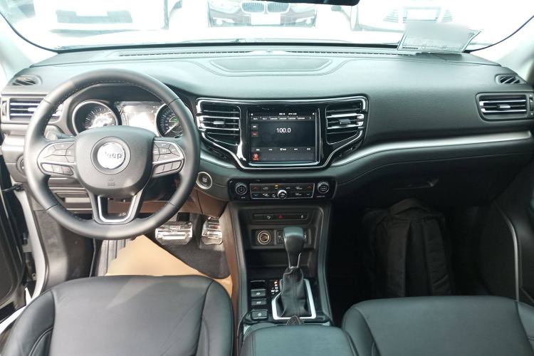 Used Jeep Commander 2018 2.0T Two-Wheel Drive Enjoyment Version China VI Emission Standard
