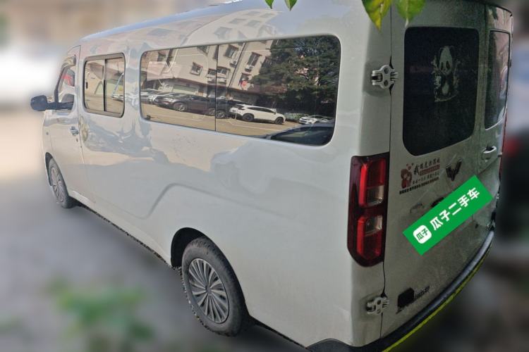 Used Wuling Yangguang 2024 300KM Comfort Version Passenger Van 75kW
