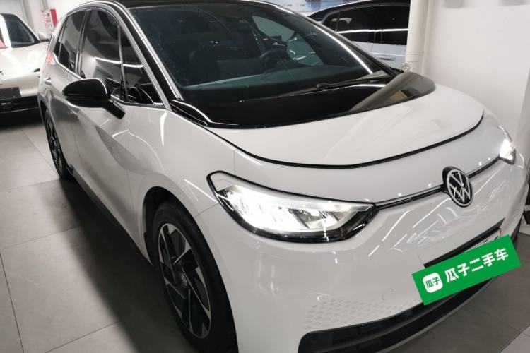 Used Volkswagen ID.3 2025 Smart Model Outstanding Oxygen Edition Front Right 45 Deg