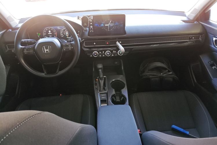 Used Honda Civic 2023 240TURBO CVT Dynamic Edition Center Console