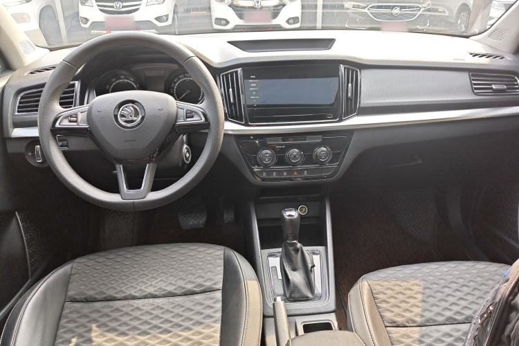 Used Skoda Kamiq 2020 1.5L Automatic Comfort Edition Center Console