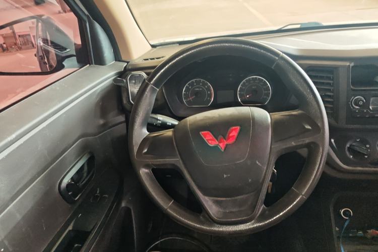 Used Wuling Hongguang V 2022 1.5L Jingqu Version Hydraulic Power Steering LAR Steering Wheel