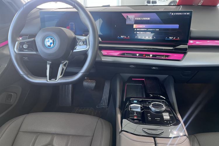 Used BMW i5 2024 eDrive 35L M Sport Package Center Console