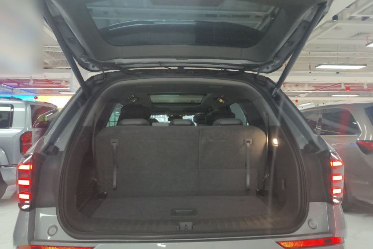 Used Ford Edge 2023 Ford Explorer L 2.0T EcoBoost Four-Wheel Drive 7-Seater Supreme Model Trunk