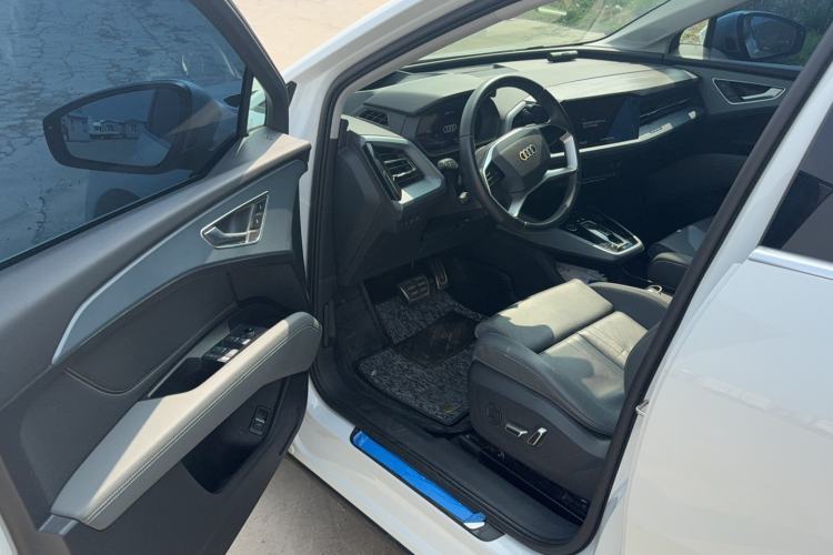 Used Audi Q5 e-tron 2023 40 e-tron Starry Edition Luxury Package Driver Seat