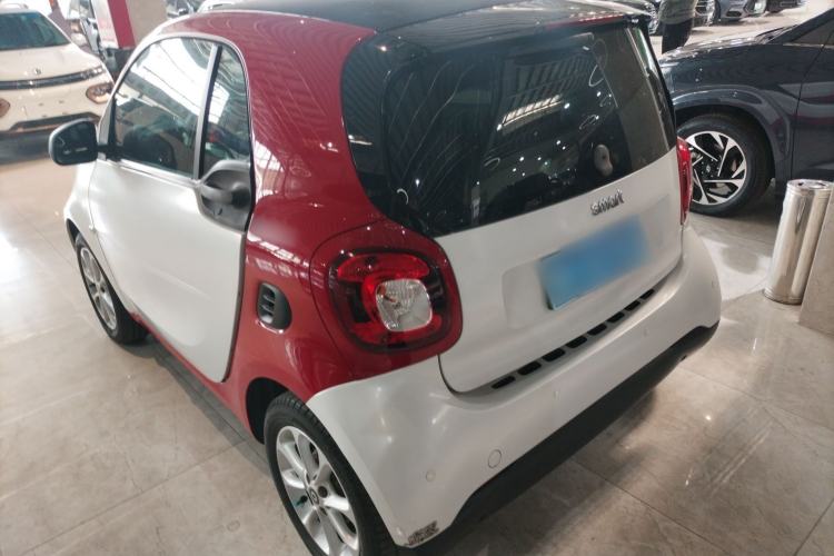 Used smart fortwo 2015 1.0L 52 kW hardtop Dynamic version