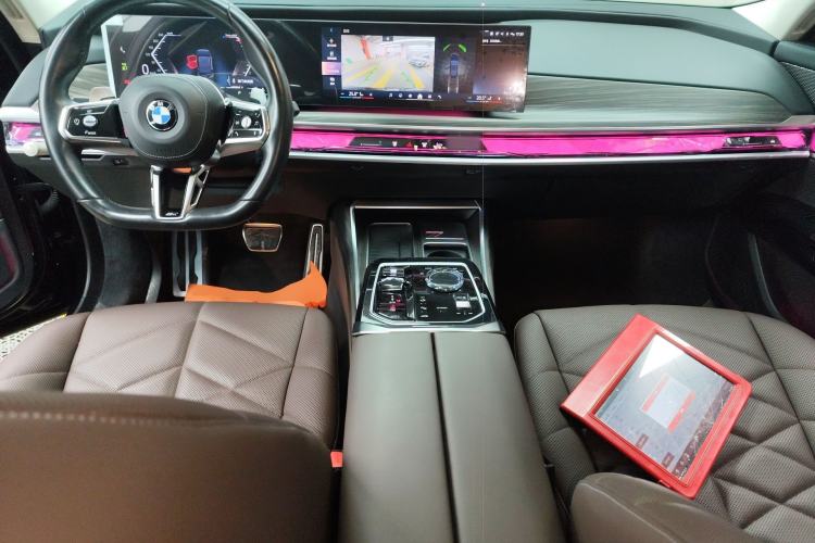 Used BMW 7 Series 2023 735Li M Sport Package Center Console