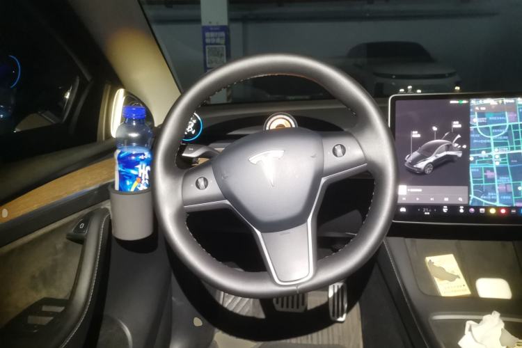 Used Tesla Model Y 2021 Standard Range Rear-Wheel Drive Version Steering Wheel