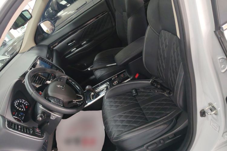 Used Mitsubishi Outlander 2021 2.4L 4x4 Zhi Xiang Edition 7 Seats