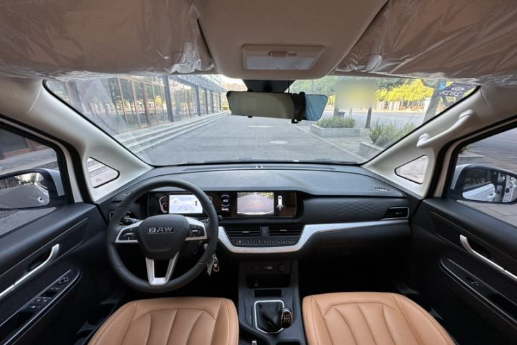 Used BAW Ruisheng Ace M7 2025 2.0L Manual Long Wheelbase Luxury Version 9 Seats Interior 2