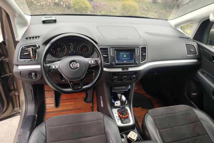 Used Volkswagen Sharan 2016 280TSI Enjoyment Model 7-Seater Center Console