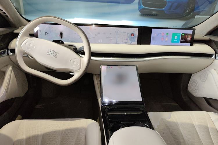 Used IM L7 2022 Dynamic Model Center Console