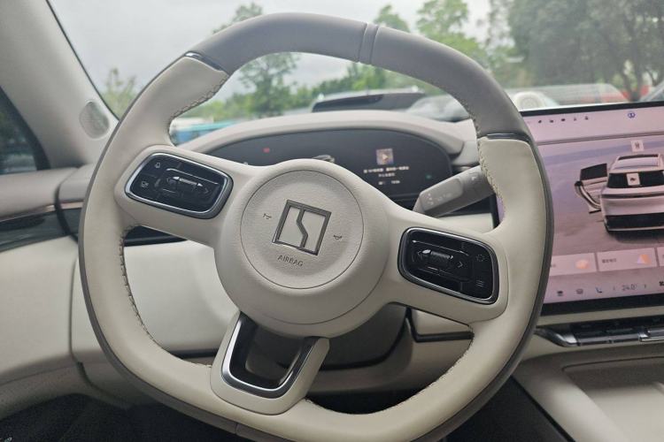 Used Zeekr 7X 2025 100 kWh Long-Range Rear-Wheel Drive with Intelligent Driving Features
