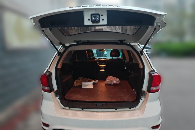 Used Fiat Freemont 2012 2.4L Comfort Edition Trunk