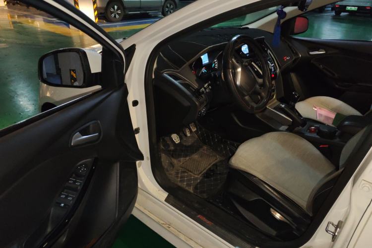 Used Ford Focus 2012 Hatchback 2.0L Manual Luxury Sport Model