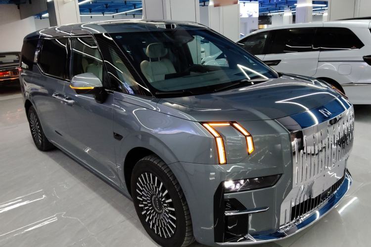 Used Zeekr 009 2024 7-Seater Walk-Through Version Four-Wheel Drive 108 kWh
