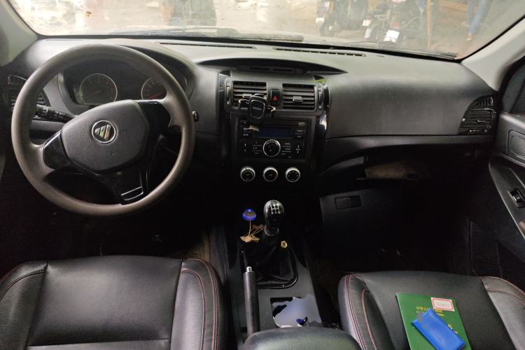 Used Foton Tunland 2017 2.8T E-Series Diesel Two-Wheel Drive Comfort Version with Low Cargo Bed and Long Cabin Meeting China V Emission Standards
