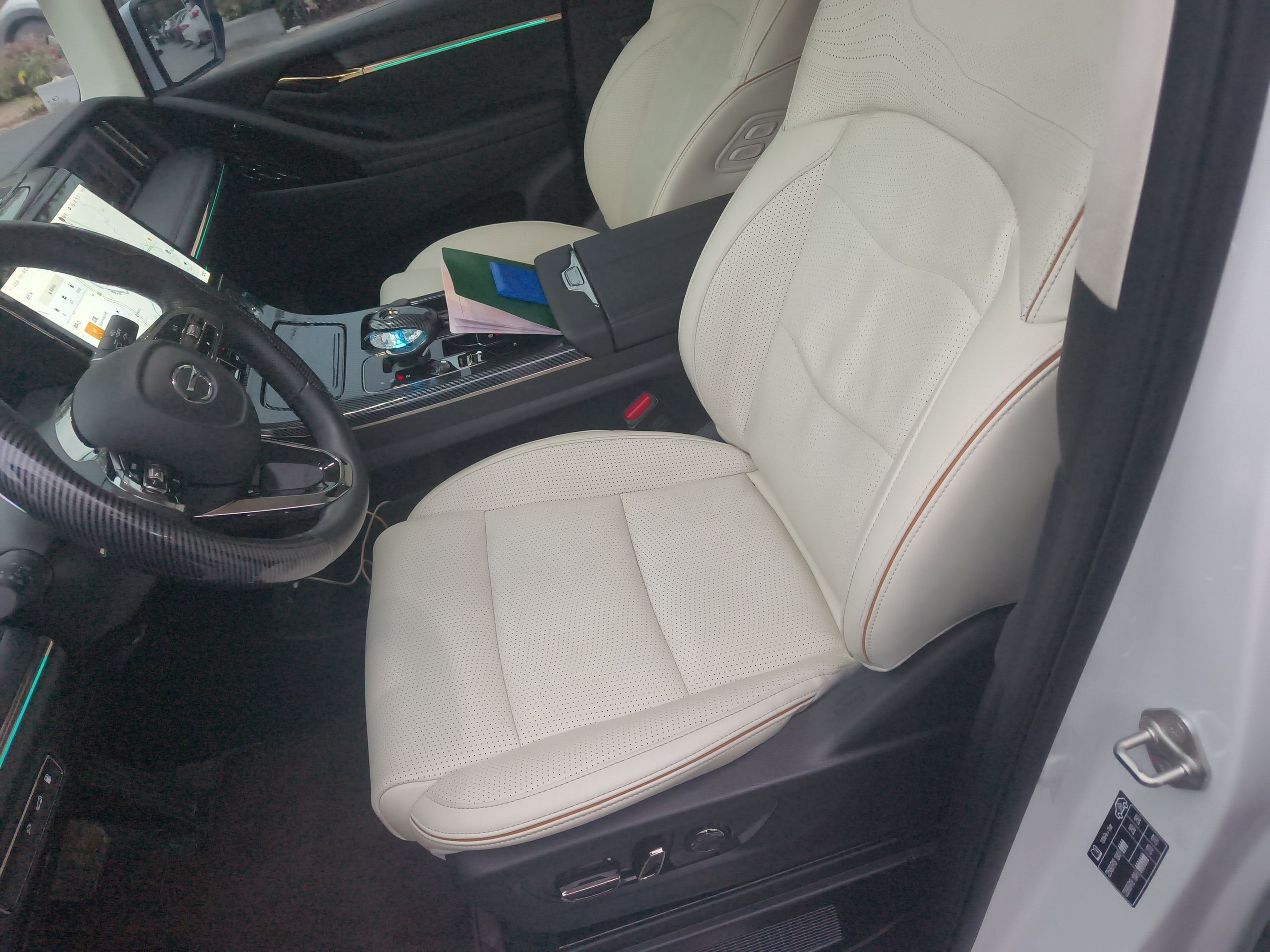 Переднее сиденье в автомобиле