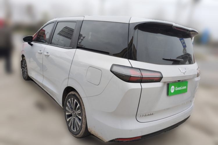 Used Wuling Wuling Starlight 730 2025 Model Plug-in Hybrid 125km Luxury Edition
