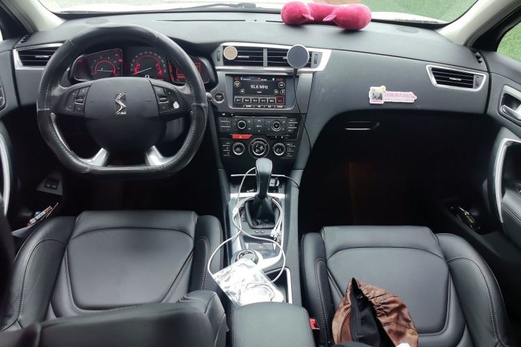 Used DS 6 2016 1.6T Luxury Edition THP160 Center Console