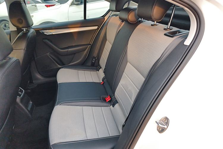 Used Skoda Octavia 2017 1.6L Manual Front-Wheel-Drive Version