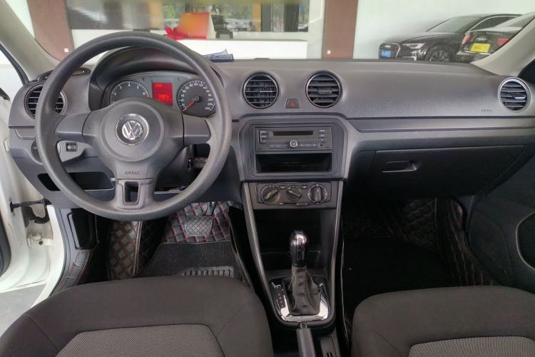 Used Volkswagen Jetta 2015 1.6L Automatic Fashion Model Center Console