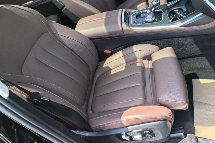 Used BMW X7 2021 xDrive40i Luxury Package with Leading Features