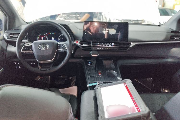 Used Toyota Granvia 2024 2.5L Hybrid Prestige PLUS Four-Wheel Drive Version Center Console