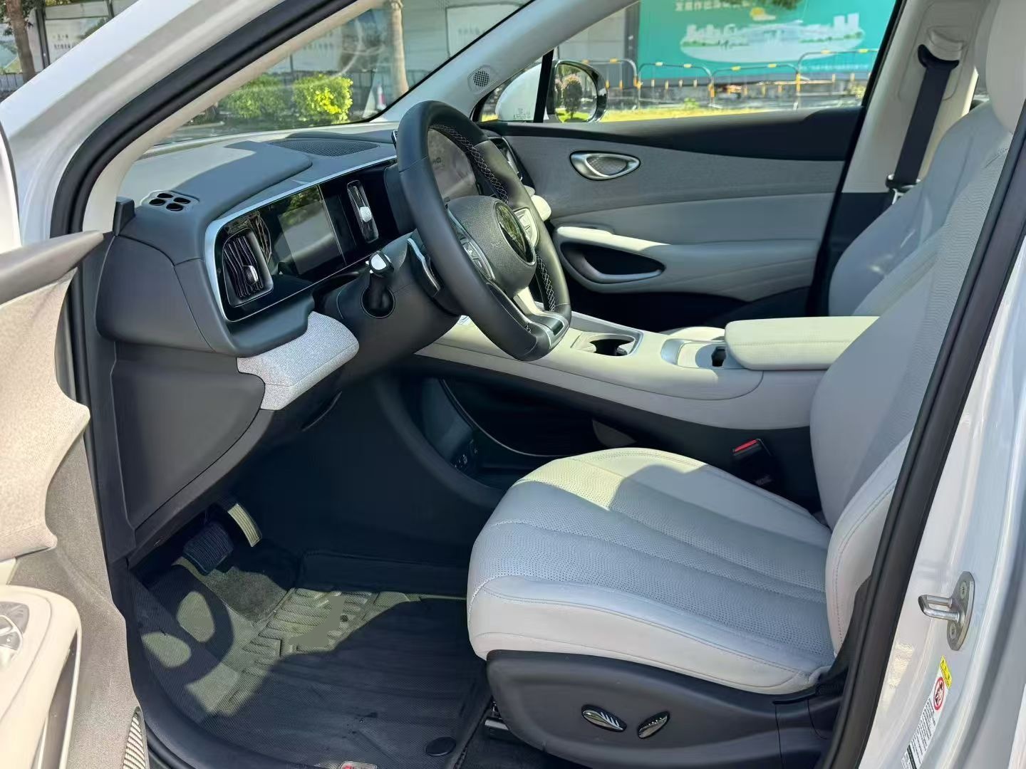 Переднее сиденье в автомобиле