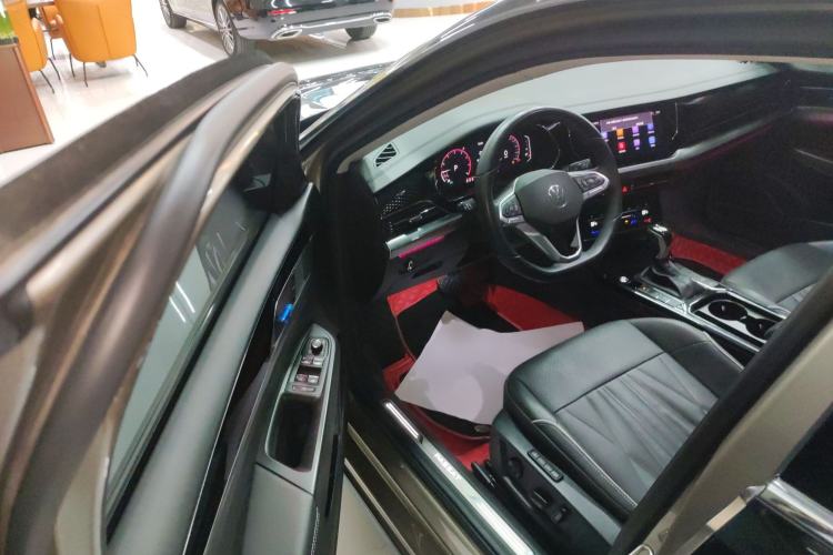 Used Volkswagen Passat 2022 330TSI Luxury Edition Driver Seat