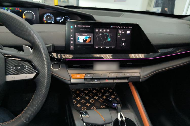 Used CHANGAN UNI-V 2022 1.5T Prestige Version Center Console