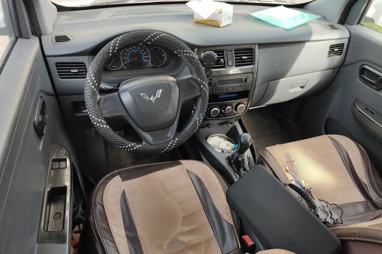 Used Wuling Rongguang V 2015 1.2L Base Version
