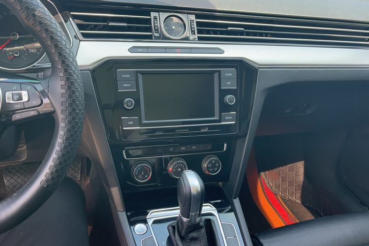 Used Volkswagen Magotan 2018 330TSI DSG Advanced Model Audio And AC Panel