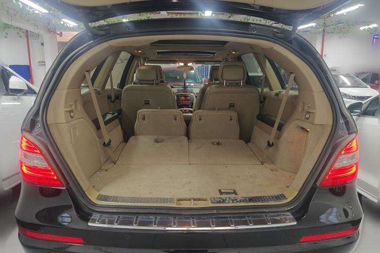 Used Mercedes-Benz R-Class 2010 R 350 L 4MATIC Trunk