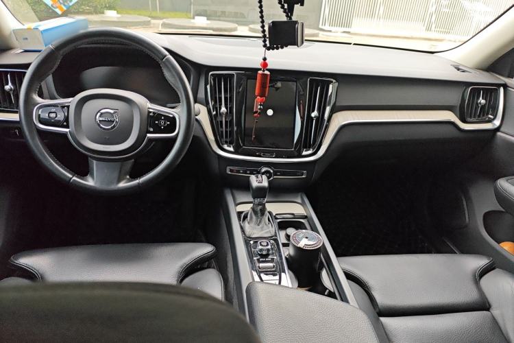 Used Volvo S60 2020 T4 Zhiyuan Luxury Edition Center Console