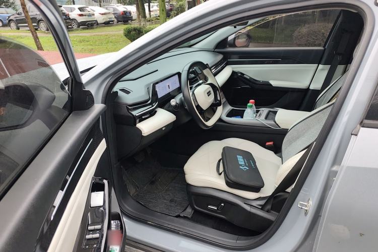 Used Geely Galaxy L6 2023 125km MAX
