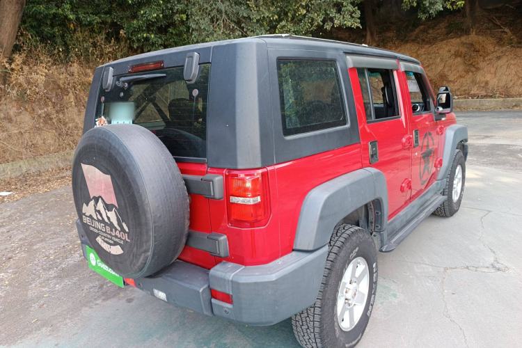 Used BAIC Off-Road BJ40 2016 40L 2.0T Manual Two-Wheel Drive Luxury Edition
