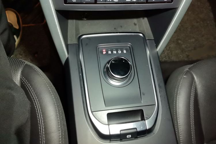 Used Land Rover Discovery Sport 2018 240 PS SE Version Gear Lever
