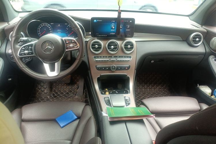 Used Mercedes-Benz GLC 2022 GLC 300 L 4MATIC Dynamic Model Center Console