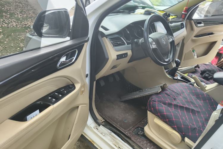 Used Baojun 730 2014 1.5L manual Comfort version 7 seats