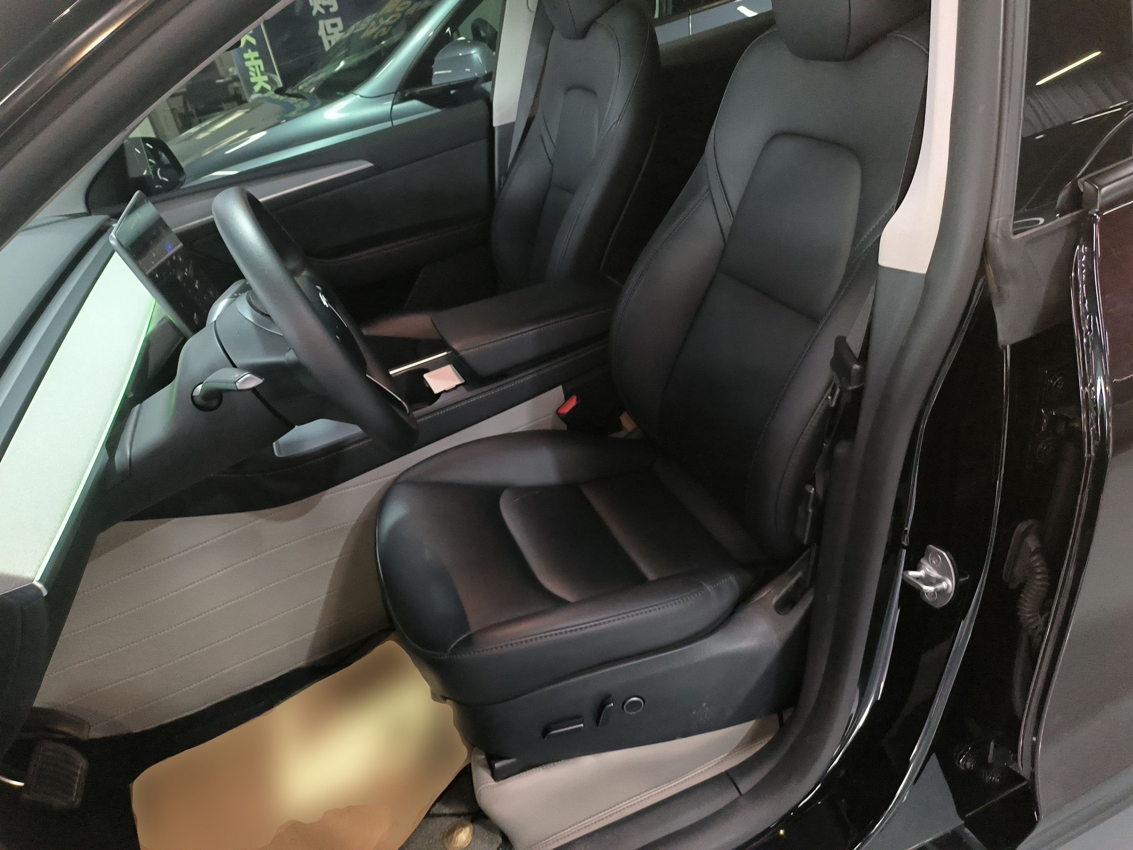 Переднее сиденье в автомобиле